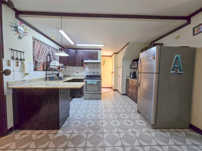 CONDOMINIO DE 3 HABIT. EN GUACHIPELIN ESCAZU