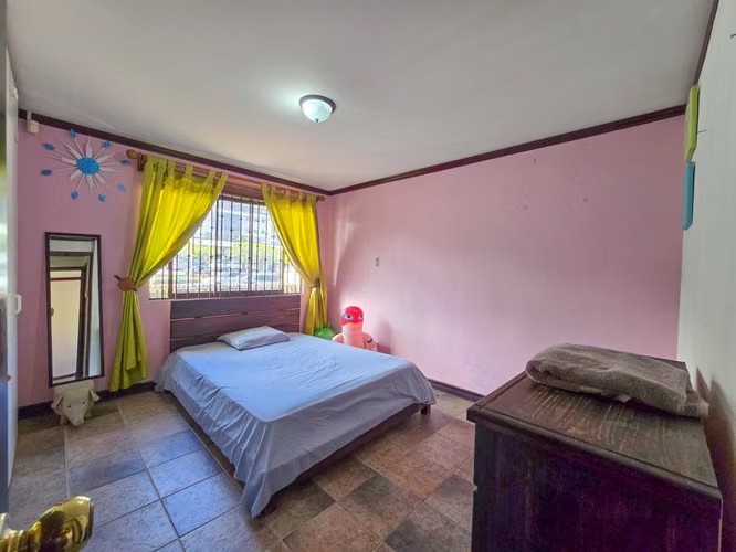 CONDOMINIO DE 3 HABIT. EN GUACHIPELIN ESCAZU