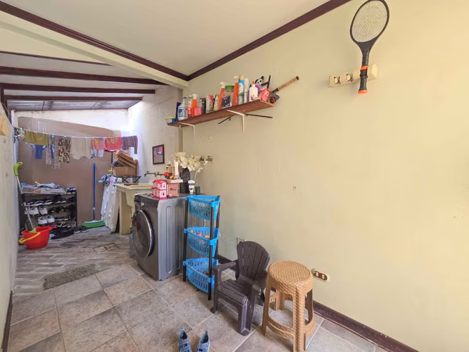 CONDOMINIO DE 3 HABIT. EN GUACHIPELIN ESCAZU