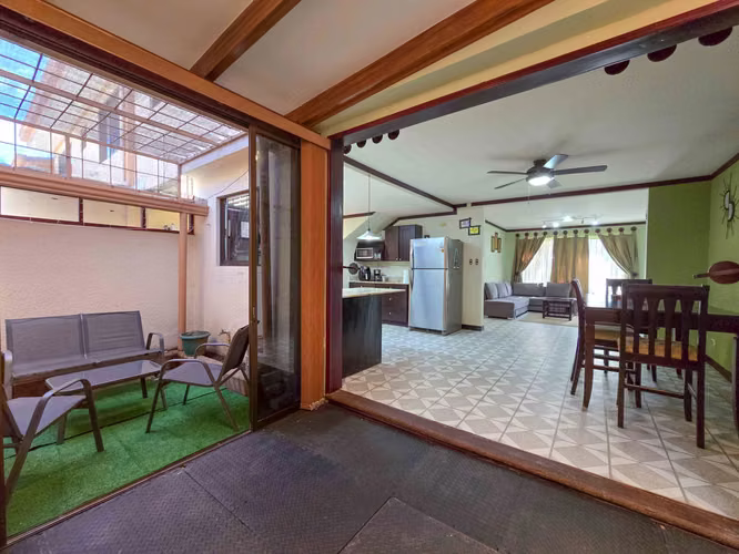 CONDOMINIO DE 3 HABIT. EN GUACHIPELIN ESCAZU