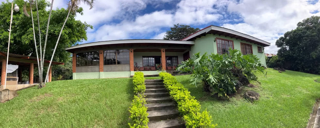 San Antonio de Belén - terreno 5.750 m2+casa de habitación 322 m2+piscina