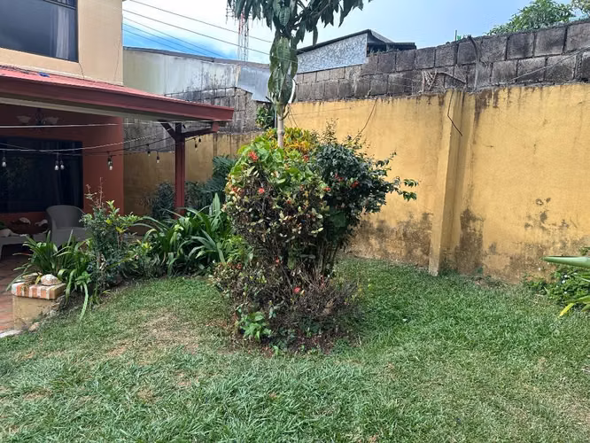 Vendo Rohrmoser  casa independiente