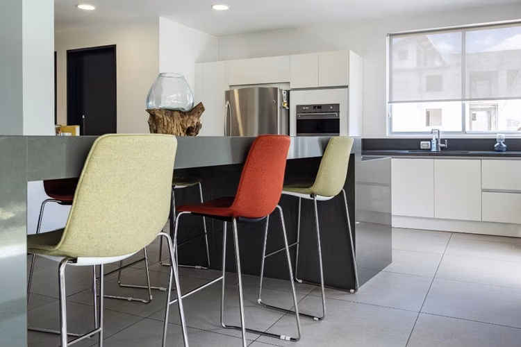 SPACIOUS APARTMENT WITH GARDEN