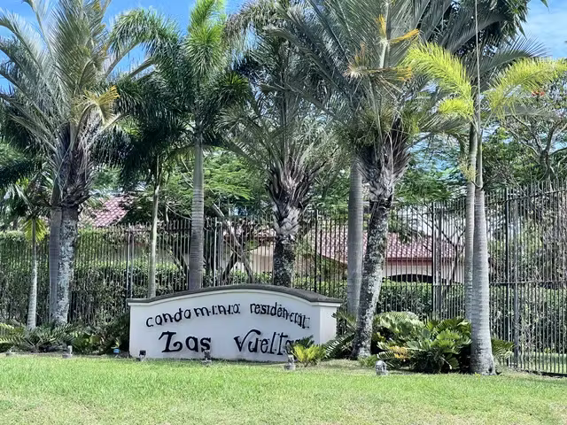 VENTA DE LOTE EN CONDOMINIO LAS VUELTAS HACIENDA LOS REYES LA GUÁCIMA, ALAJUELA