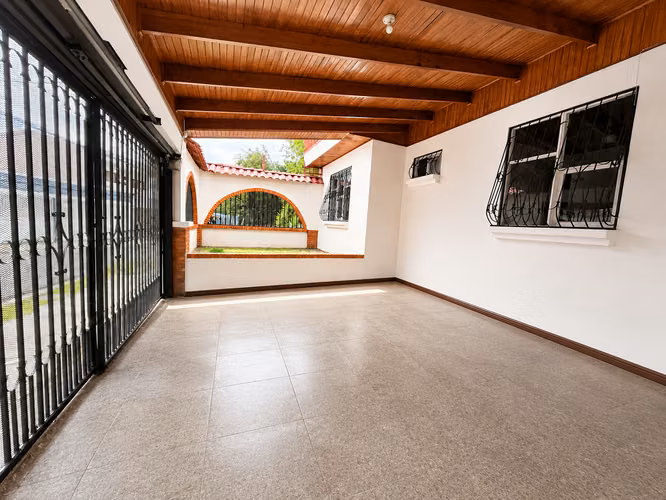 Alquiler y venta de CASA de una planta en Rohrmoser $2500 - Imagen 5