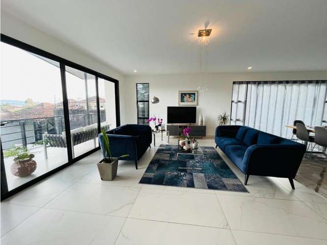 Exclusiva Casa Contemporánea en Venta en San Antonio Escazú