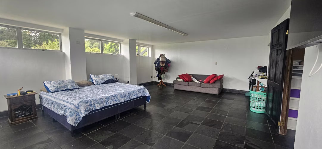 Vendo casa con amplio terreno en San Isidro de Heredia - Imagen 11