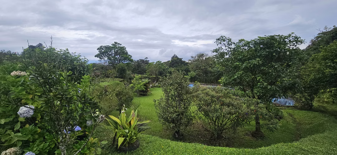 Vendo casa con amplio terreno en San Isidro de Heredia - Imagen 17
