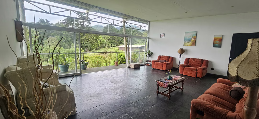 Vendo casa con amplio terreno en San Isidro de Heredia - Imagen 3