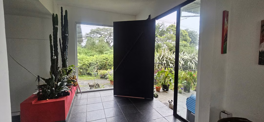 Vendo casa con amplio terreno en San Isidro de Heredia - Imagen 5