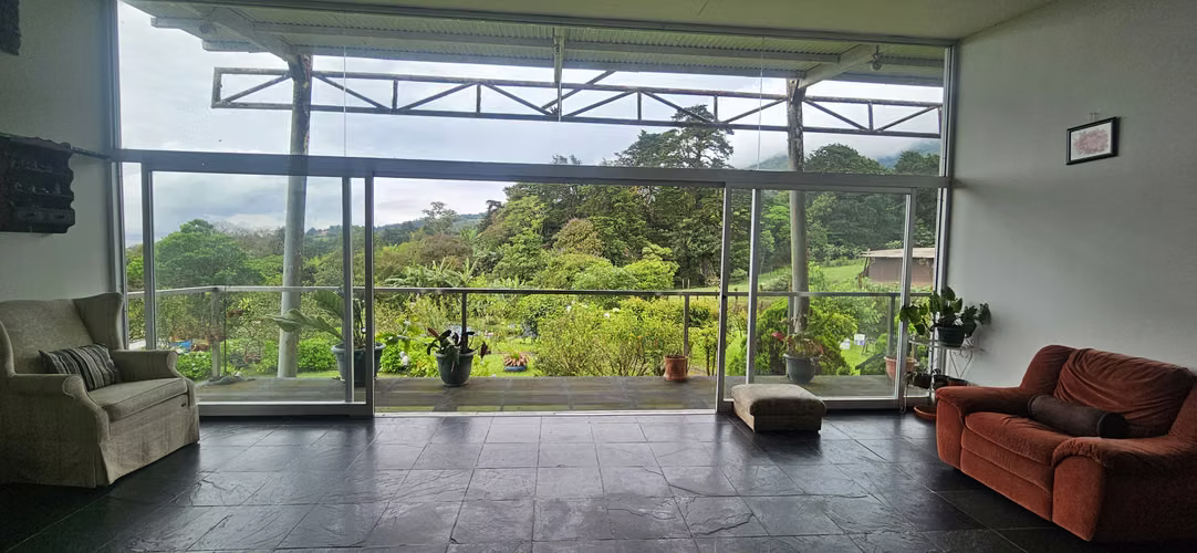 Vendo casa con amplio terreno en San Isidro de Heredia - Imagen 4