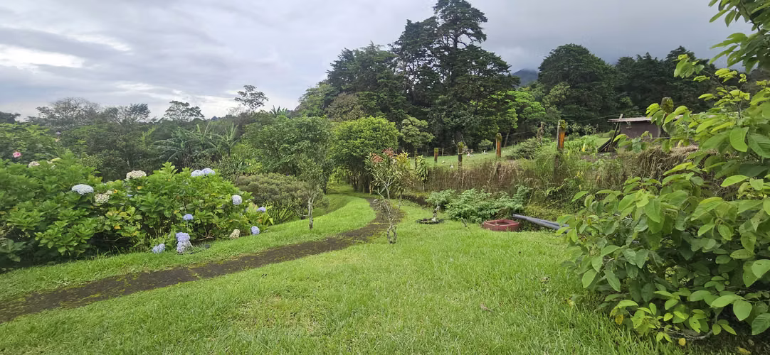 Vendo casa con amplio terreno en San Isidro de Heredia - Imagen 18