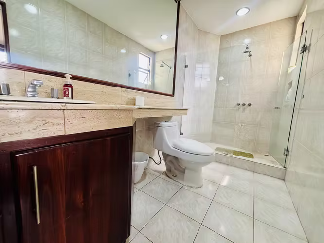Penthouse en venta o alquiler amueblado,  en Los Yoses, San Pedro.