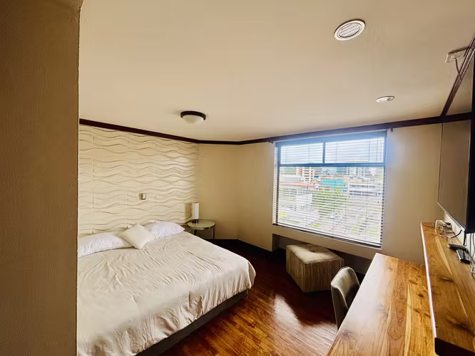 Penthouse en venta o alquiler amueblado,  en Los Yoses, San Pedro.