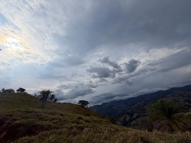Gran finca con vistas impresionantes al Pacífico y al bosque.