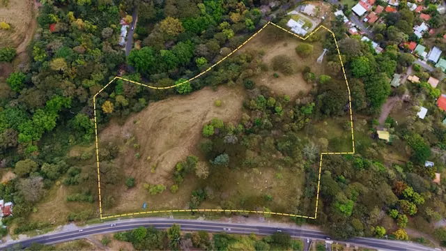 Finca en una ubicación commercial-residencial sobre la radial de Atenas - Imagen 2