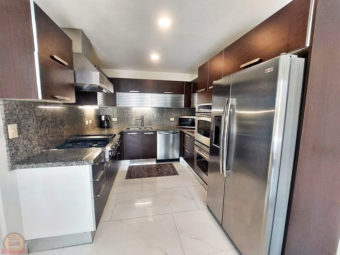 Casa Moderna de Lujo con Piscina Privada | 4-Habs | Condominio Nuvo Santa Ana | $650,000 - Imagen 10