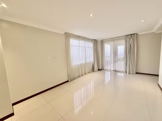 ESCAZU! AMPLIO APARTAMENTO DE 3 HAB , BALCON Y LINDAS VISTAS - Imagen 7