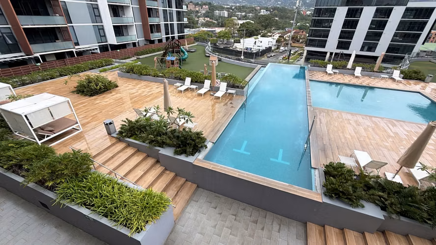 Apartamento contemporáneo de lujo totalmente amueblado en San Rafael de Escazú - Imagen 13