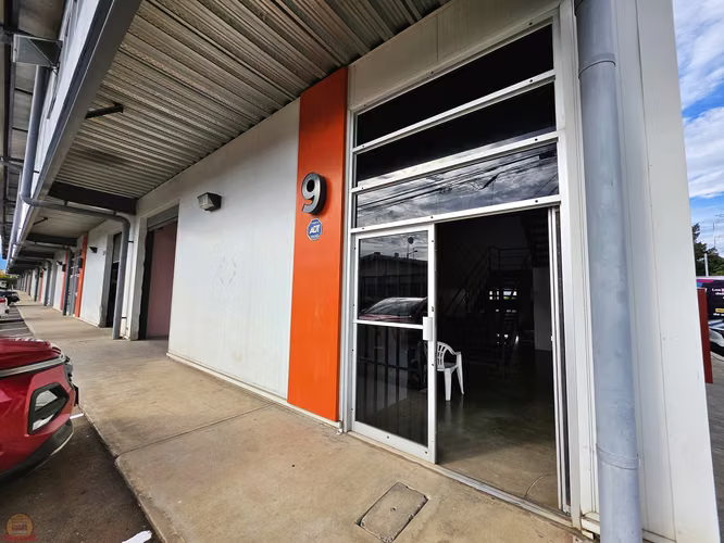 Inversión Ofi-Bodega Industrial 282.5 m² | Complejo Industrial en Calle Potrerillos | Portón de Carga | Seguridad 24/7 | $375,000