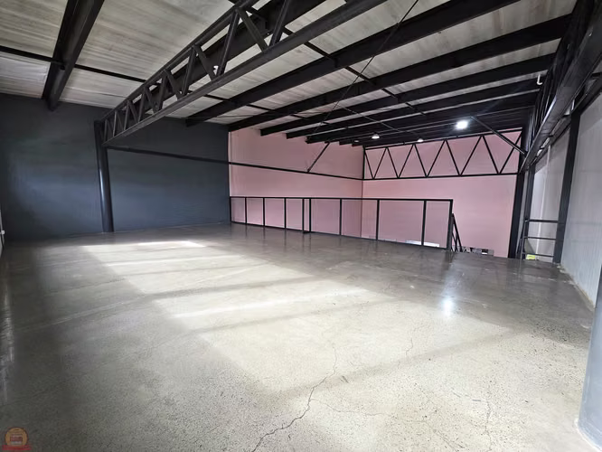 Inversión Ofi-Bodega Industrial 282.5 m² | Complejo Industrial en Calle Potrerillos | Portón de Carga | Seguridad 24/7 | $375,000