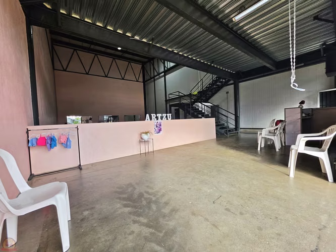 Inversión Ofi-Bodega Industrial 282.5 m² | Complejo Industrial en Calle Potrerillos | Portón de Carga | Seguridad 24/7 | $375,000