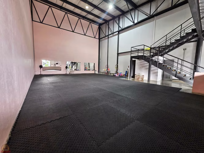 Inversión Ofi-Bodega Industrial 282.5 m² | Complejo Industrial en Calle Potrerillos | Portón de Carga | Seguridad 24/7 | $375,000