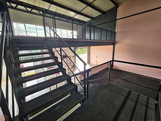 Inversión Ofi-Bodega Industrial 282.5 m² | Complejo Industrial en Calle Potrerillos | Portón de Carga | Seguridad 24/7 | $375,000