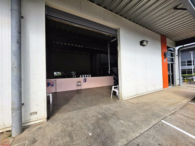 Inversión Ofi-Bodega Industrial 282.5 m² | Complejo Industrial en Calle Potrerillos | Portón de Carga | Seguridad 24/7 | $375,000