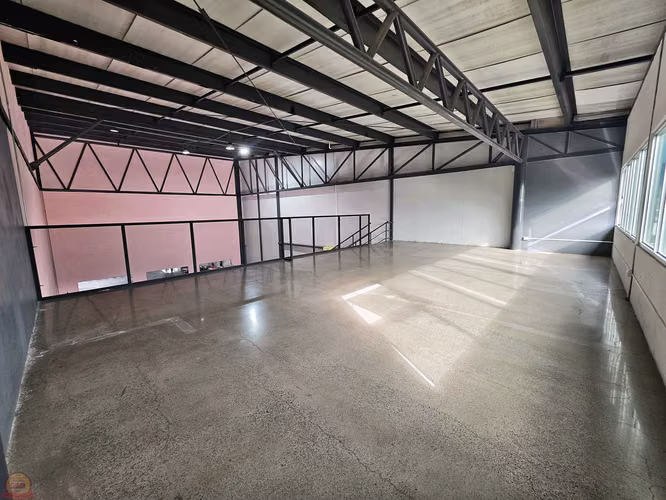 Inversión Ofi-Bodega Industrial 282.5 m² | Complejo Industrial en Calle Potrerillos | Portón de Carga | Seguridad 24/7 | $375,000