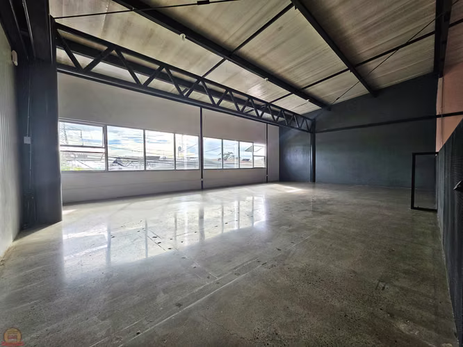 Inversión Ofi-Bodega Industrial 282.5 m² | Complejo Industrial en Calle Potrerillos | Portón de Carga | Seguridad 24/7 | $375,000
