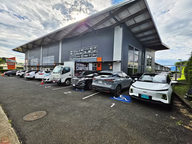 Venta Ofi-Bodega Showroom 255m² Alajuela | Rentando | $375,000