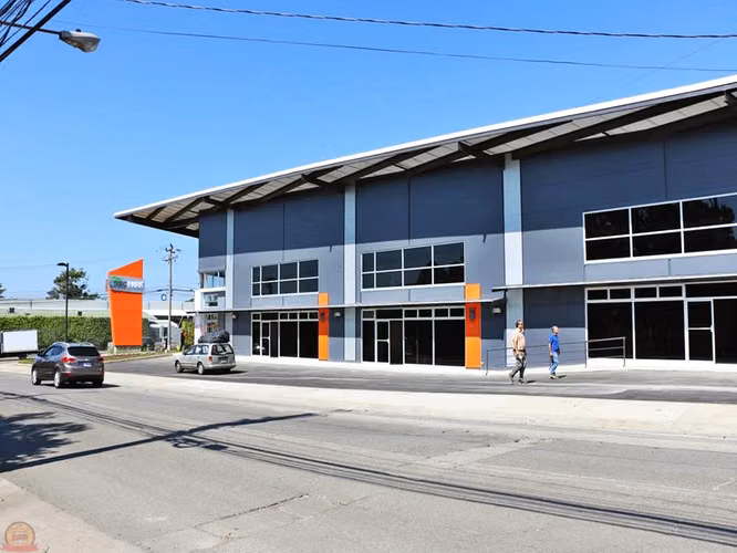 Venta Ofi-Bodega Showroom 255m² Alajuela | Rentando | $375,000