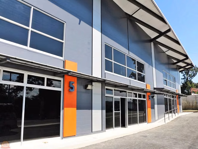 Venta Ofi-Bodega Showroom 255m² Alajuela | Rentando | $375,000