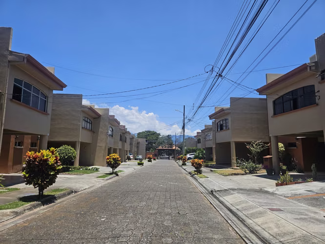 CASA EN VENTA | TIBÁS, LLORENTE | CONDOMINIO PRIVADO | 