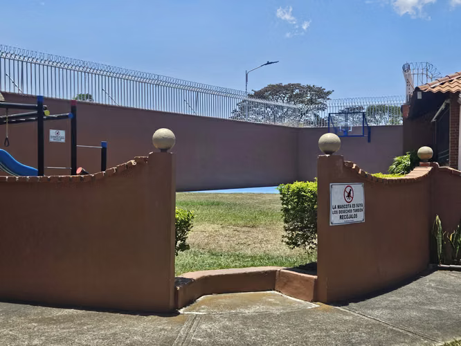 CASA EN VENTA | TIBÁS, LLORENTE | CONDOMINIO PRIVADO | 
