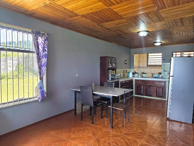 Venta de Casa en San Juan de Naranjo | Amplia Zona Verde