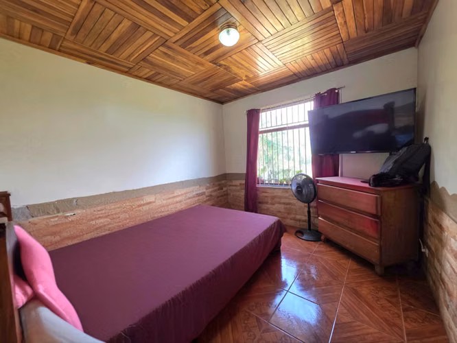 Venta de Casa en San Juan de Naranjo | Amplia Zona Verde