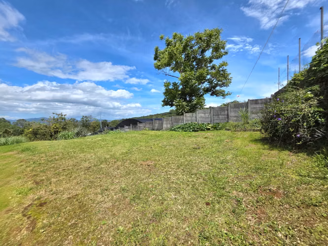 Venta de Casa en San Juan de Naranjo | Amplia Zona Verde