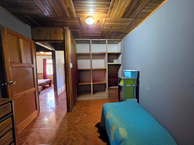 Venta de Casa en San Juan de Naranjo | Amplia Zona Verde
