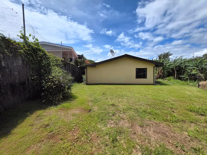 Venta de Casa en San Juan de Naranjo | Amplia Zona Verde