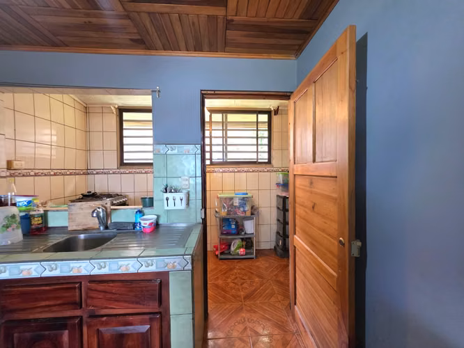 Venta de Casa en San Juan de Naranjo | Amplia Zona Verde