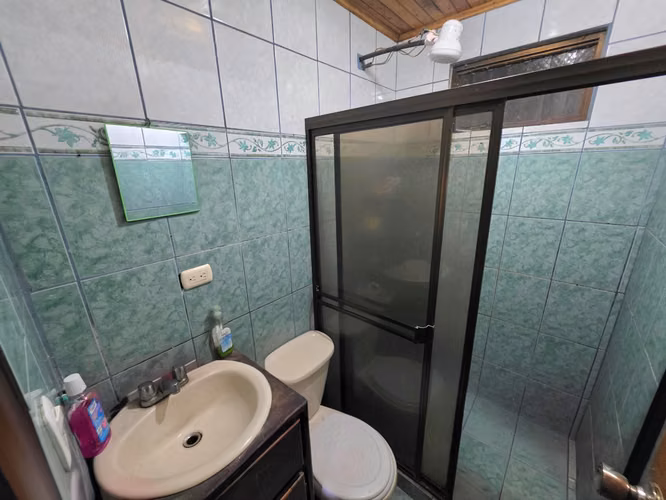 Venta de Casa en San Juan de Naranjo | Amplia Zona Verde