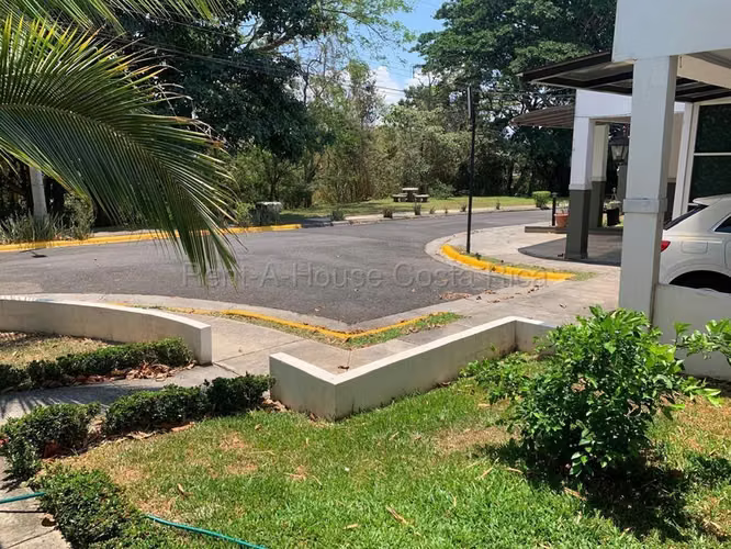 Venta de Casa en  Condominio Málaga-Alajuela.