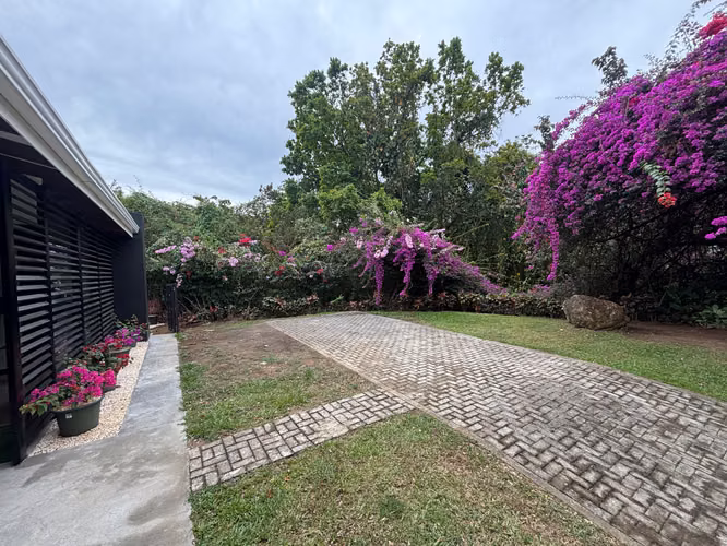 Casa en precio accesible en residencial Cerro Luna de Atenas - Imagen 2