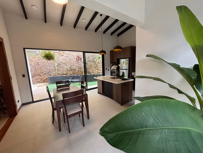 Casa en precio accesible en residencial Cerro Luna de Atenas - Imagen 12