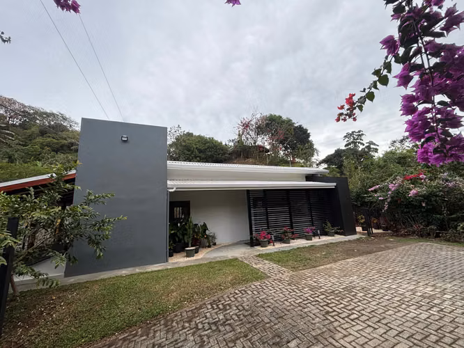 Casa en precio accesible en residencial Cerro Luna de Atenas - Imagen 1