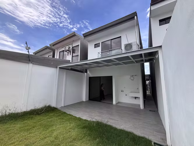 Alquiler Casa Nueva en San Antonio de Belen -Heredia