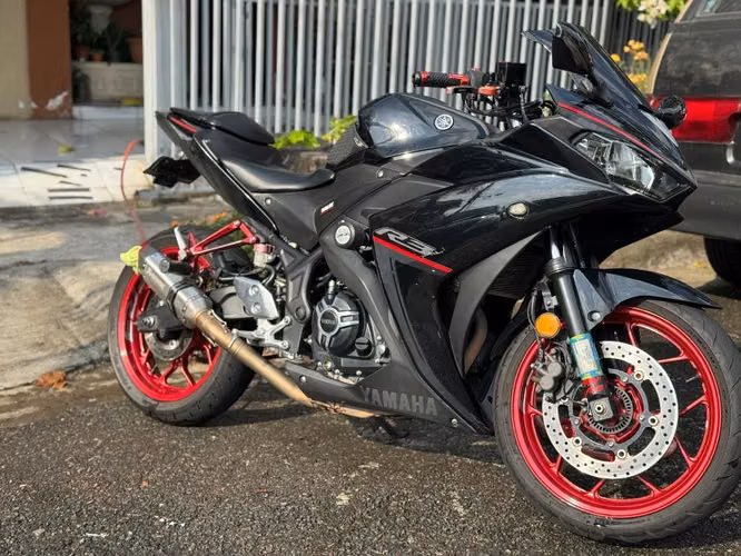 YAMAHA R3