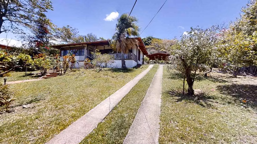 Casa de estilo californiano en alquiler!